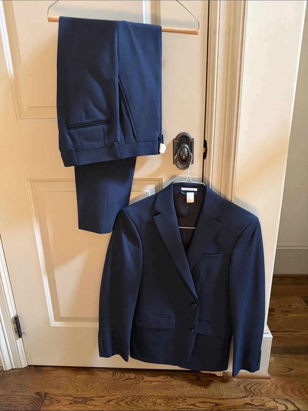Bar III Men’s Navy Blue Two-Button Suit Blazer & Trousers